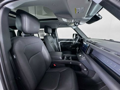 Used 2025 Land Rover Defender 110 S image 30