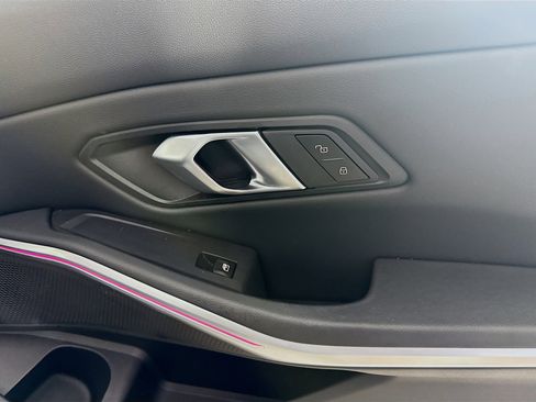 Used 2025 BMW 330i Sedan image 31