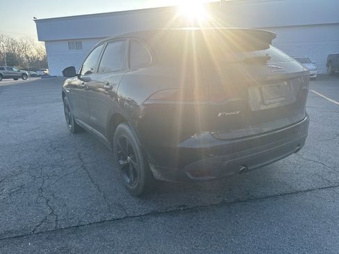 Used 2019 Jaguar F-PACE Premium image 2