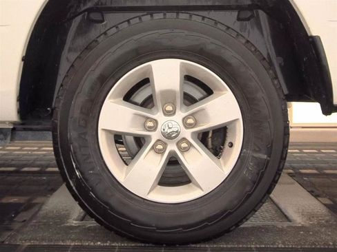 Used 2019 RAM 1500 Classic SLT w/ Luxury Group AWD/4WD image 12