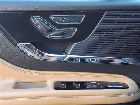Used 2022 Lincoln Corsair Reserve w/ Equipment Group 201A image 22