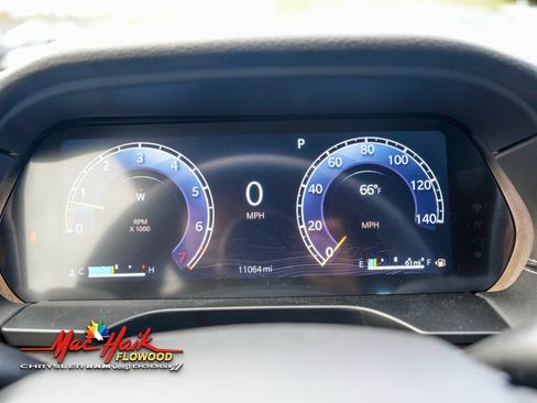 Used 2024 Jeep Grand Cherokee Limited w/ Black Appearance Package image 19