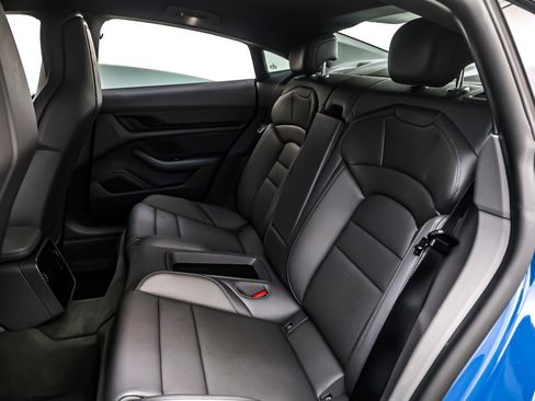 Used 2023 Porsche Taycan image 9