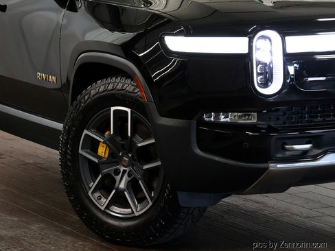Used 2023 Rivian R1S Launch Edition image 3