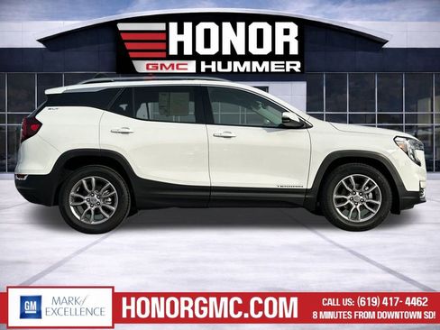 Used 2024 GMC Terrain SLT image 3