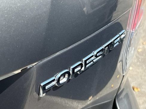 Used 2018 Subaru Forester 2.5i Touring AWD/4WD image 8
