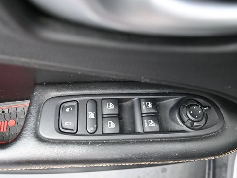 Used 2018 Jeep Compass Latitude w/ Popular Equipment Group FWD image 21
