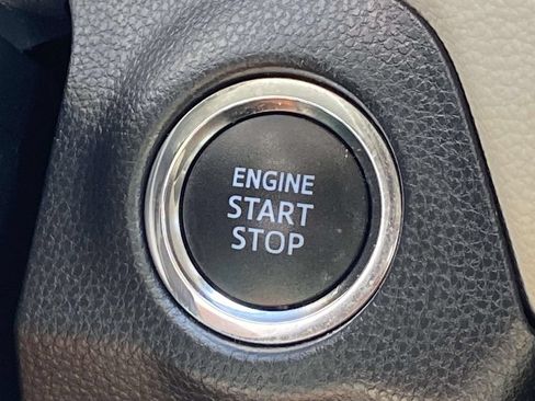 Used 2019 Toyota RAV4 XLE Premium FWD image 33
