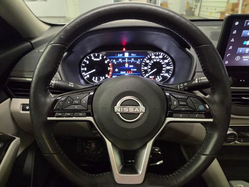 Used 2023 Nissan Altima 2.5 SL FWD image 17
