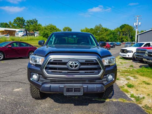 Used 2016 Toyota Tacoma SR5 w/ SR5 Appearance Package (SN) AWD/4WD image 8