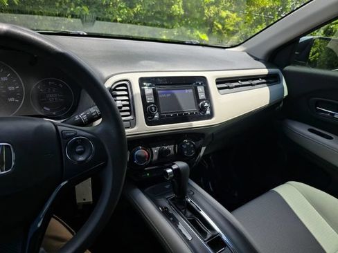 Used 2021 Honda HR-V LX image 25