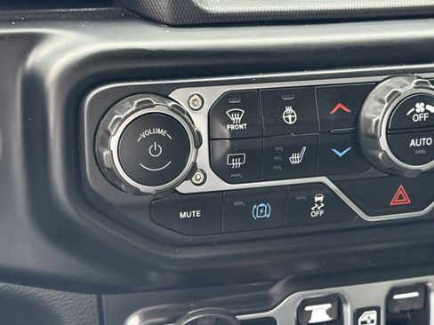 Used 2021 Jeep Wrangler Unlimited Sahara w/ Cold Weather Group AWD/4WD image 18