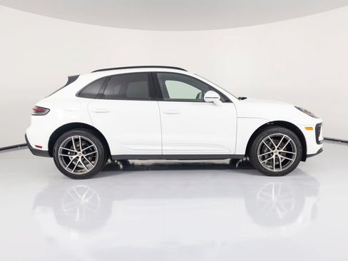 Certified 2024 Porsche Macan AWD/4WD image 12