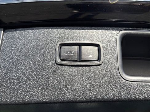 Used 2022 Porsche Macan image 37