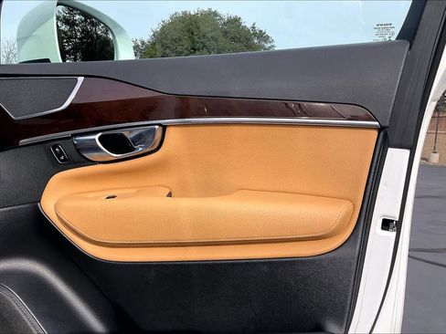 Used 2018 Volvo XC90 T6 Momentum w/ Convenience Package image 27