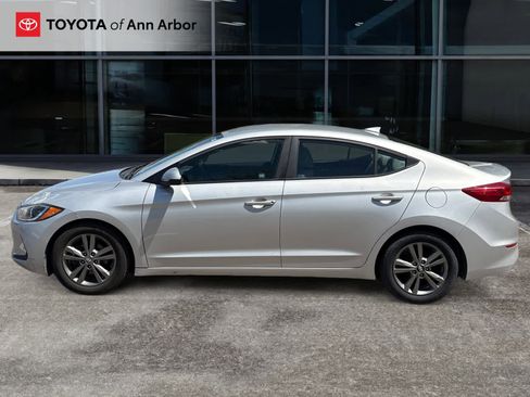 Used 2017 Hyundai Elantra SE FWD image 3