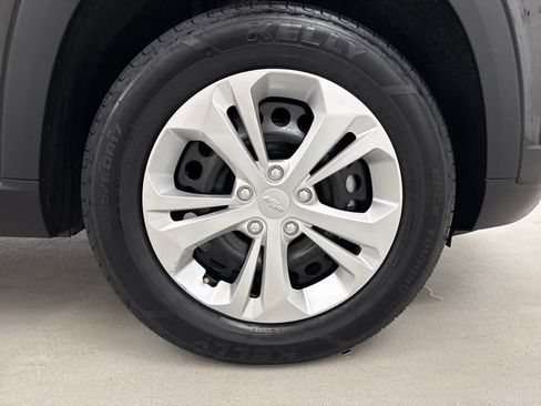 Used 2024 Chevrolet Trax LS FWD image 28