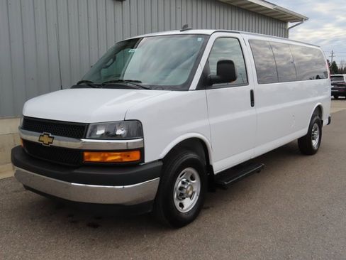 Used 2025 Chevrolet Express 3500 LT image 6