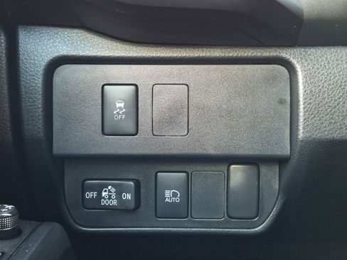 Used 2022 Toyota Tacoma SR w/ SR Convenience Package RWD image 15