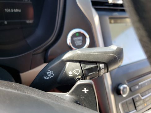 Used 2018 Ford Fusion SE w/ Fusion SE Technology Package FWD image 16