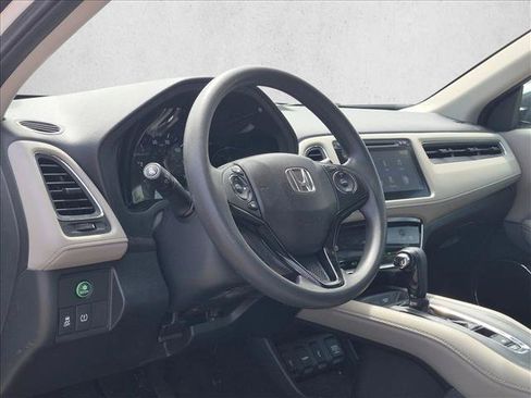 Used 2018 Honda HR-V EX image 9