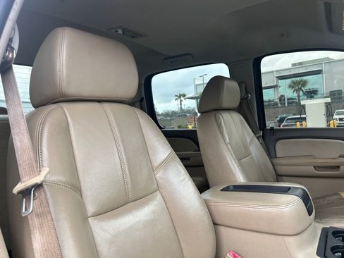 Used 2008 GMC Sierra 2500 SLT w/ Z71 Off-Road Package image 12