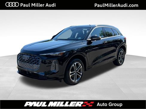 Used 2025 Audi Q5 Premium w/ Convenience Package AWD/4WD image 1