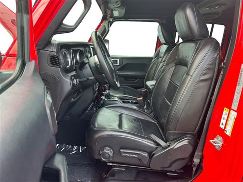 Used 2018 Jeep Wrangler Unlimited Sahara image 10