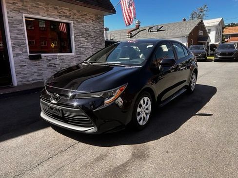Used 2024 Toyota Corolla LE FWD image 1