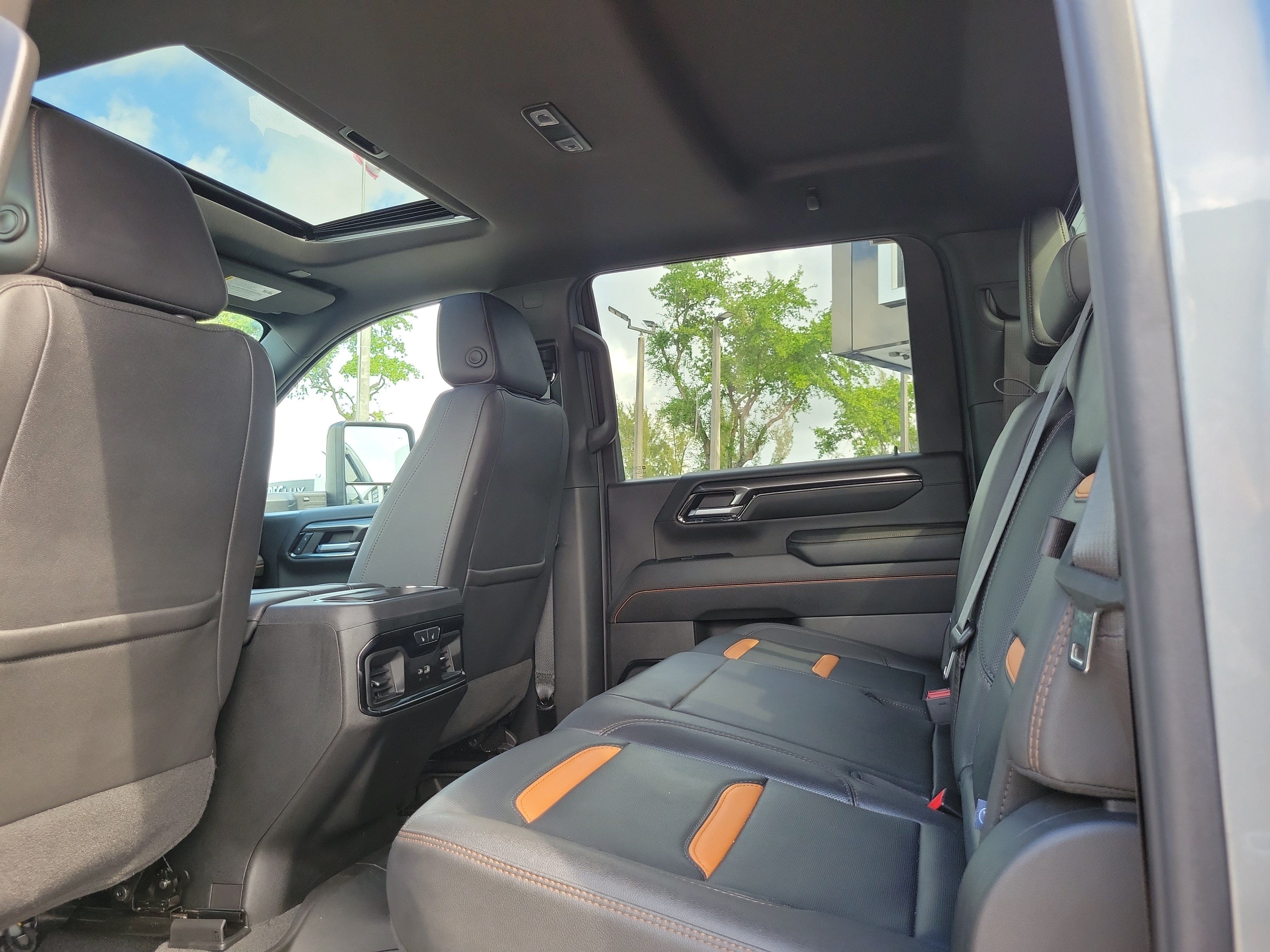 Used 2024 GMC Sierra 2500 AT4 w/ AT4 Premium Plus Package AWD/4WD image 13