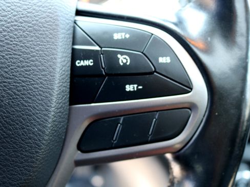 Used 2020 Jeep Cherokee Limited image 22