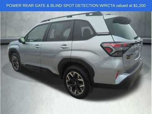Used 2025 Subaru Forester Premium AWD/4WD image 3