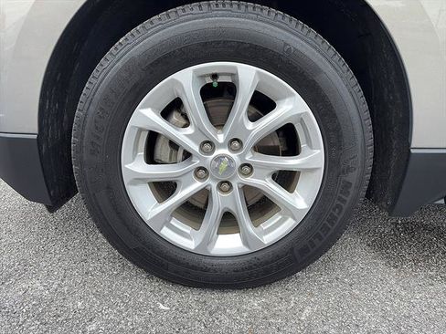 Used 2018 Chevrolet Equinox LT FWD image 9