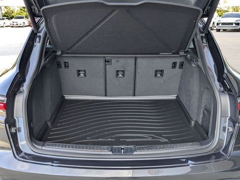 Certified 2025 Porsche Macan image 22