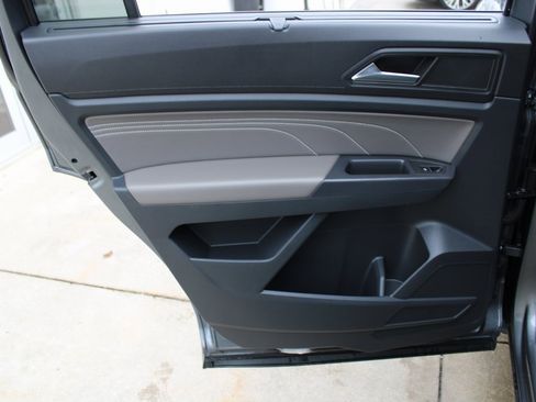 Used 2022 Volkswagen Atlas SEL R-Line image 20