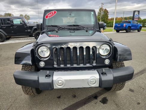 Used 2015 Jeep Wrangler Unlimited Sahara w/ Connectivity Group AWD/4WD image 22