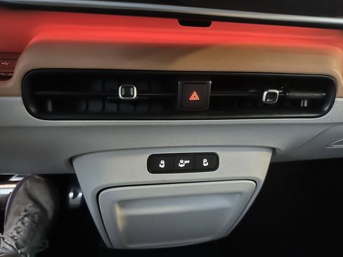 Used 2025 Volkswagen ID. Buzz 1st Edition image 30