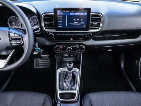 Used 2021 Hyundai Venue SE image 25