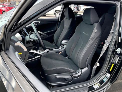 Used 2017 Hyundai Veloster Value Edition image 7