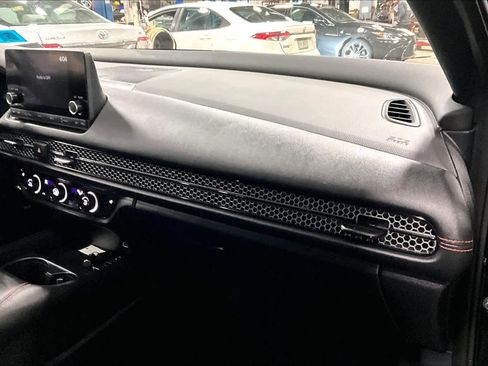 Used 2024 Honda HR-V Sport image 17