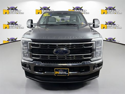 Used 2023 Ford F250 XLT image 2