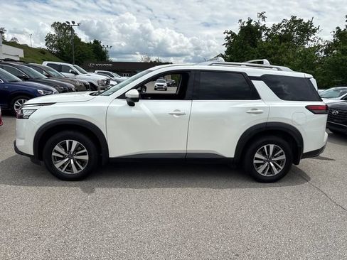 Used 2023 Nissan Pathfinder SL w/ Lighting Package (N92) AWD/4WD image 2