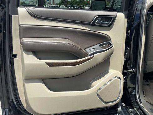 Used 2019 Chevrolet Suburban LT AWD/4WD image 17