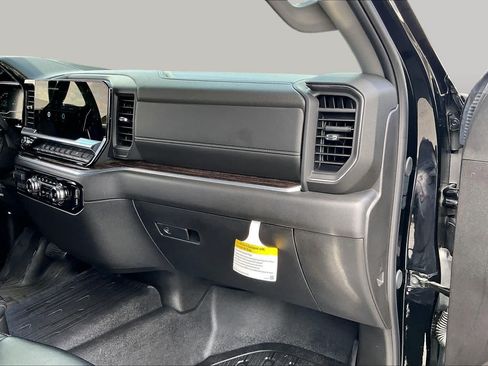 Used 2025 GMC Sierra 3500 SLE AWD/4WD image 15