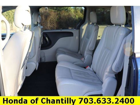 Used 2013 Chrysler Town & Country Touring-L image 24