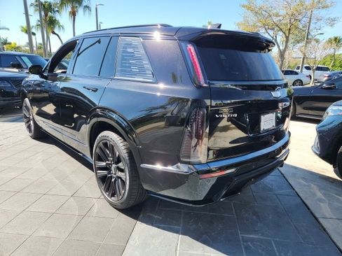 Used 2026 Cadillac Vistiq Platinum image 11