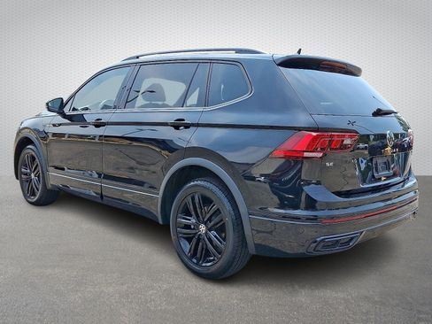 Used 2022 Volkswagen Tiguan SE R-Line AWD/4WD image 4
