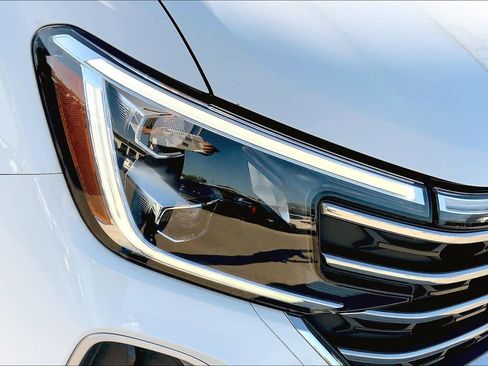 Certified 2024 Volkswagen Atlas SE image 49