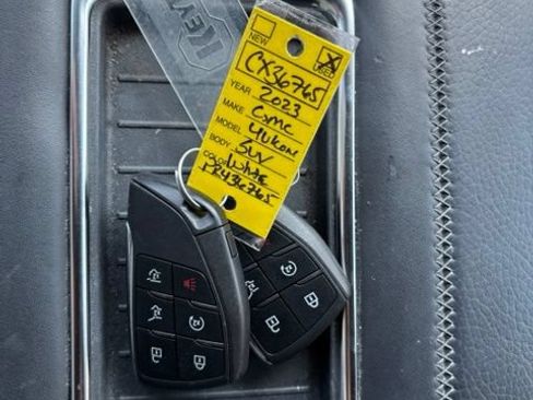 Used 2023 GMC Yukon Denali w/ Denali Reserve Package RWD image 11