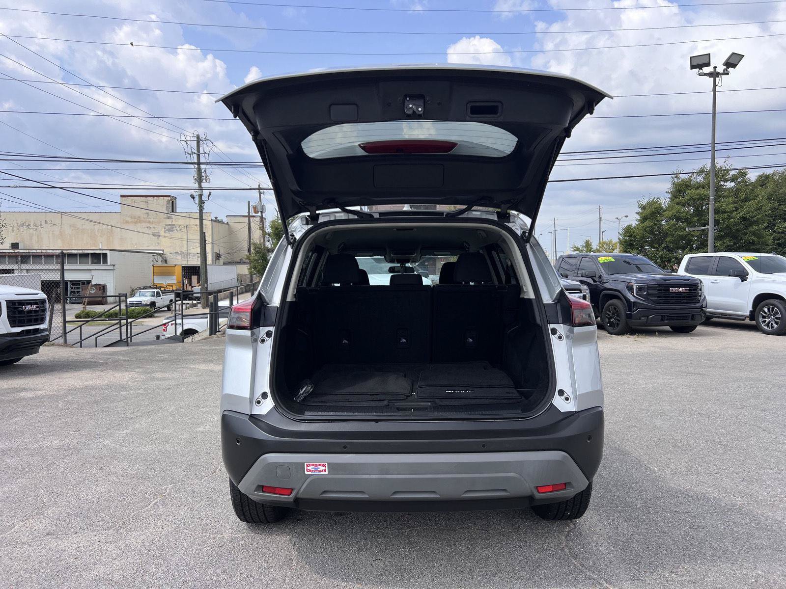 Used 2023 Nissan Rogue SV AWD/4WD image 32